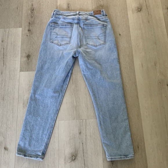 American Eagle Mom Jean light Wash Stretch 4 short - Picture 12 of 12